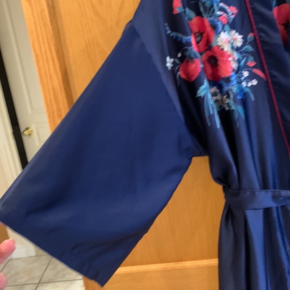 Vintage Kimono Style Satin Floral Long Navy Long Robe Women Sz 10– 12 Made in UK - Picture 6 of 17